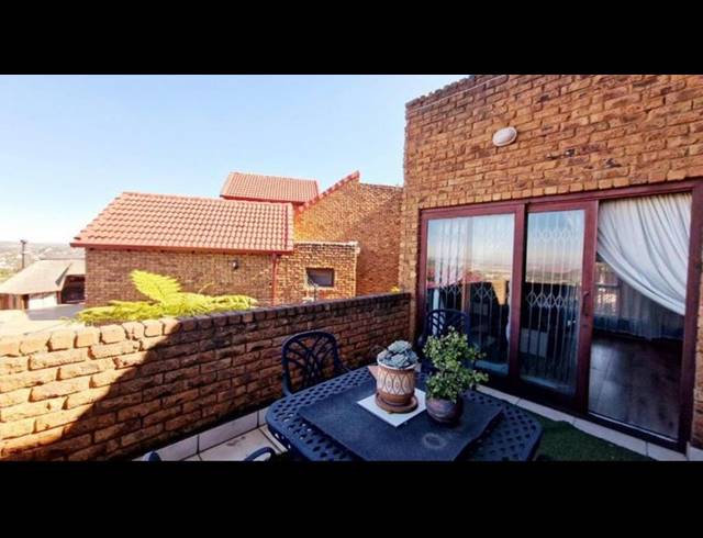 3 BEDROOM DUPLEX FOR SALE IN BASSONIA